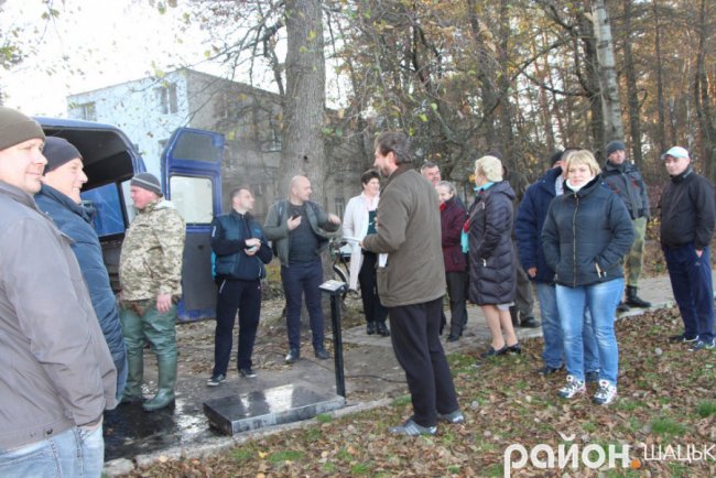 У озеро на Волині випустили майже тонну коропа. ФОТО
