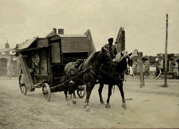 Типовий транспорт на дорогах Волині в 1916 році.