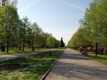 У Луцьку запланували капремонт доріжок центрального парку