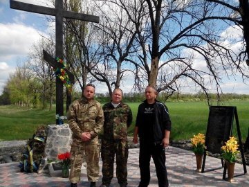Встановили пам'ятну дошку загиблим під Волновахою волинським солдатам. ФОТО 