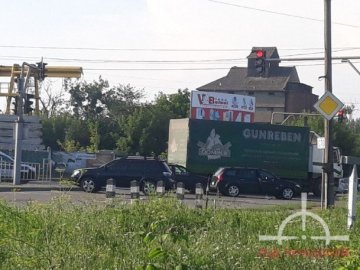 На перехресті в Луцьку зіткнулися Renault і Mitsubishi. ФОТО