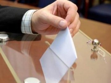 Вибори в Луцьку: голова ДВК, ймовірно, підігрував регіоналу, ‒ опозиція