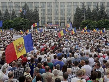 Молдовани вимагають відставки президента, уряду і перевиборів