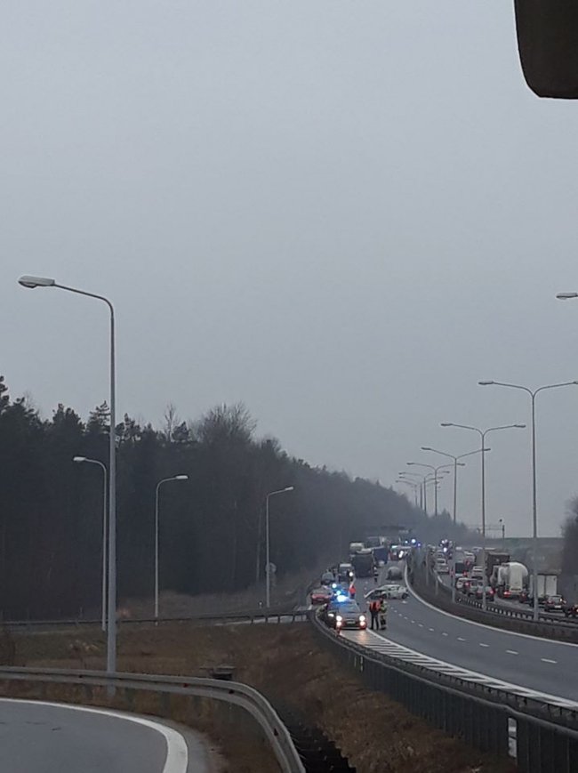 У Польщі – масштабна аварія: зіткнулися 17 автомобілів. ФОТО