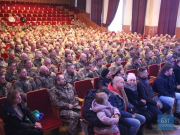 У Володимирі-Волинському урочисто вітали військових, які повернулися з ООС