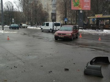 Аварія в Луцьку: на перехресті зіткнулися два Volkswagen Passat. ФОТО