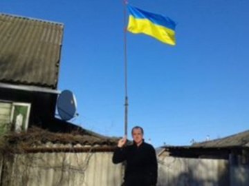 Повісив український прапор: росіянин оголосив свої 22 «сотки» територією України. ФОТО