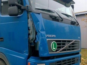 Volvo vs Mercedes: у Луцьку не розминулися дві фури. ФОТО