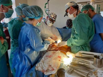 «Знову рятуємо людське життя»: у Ковелі лікарі проводять складну операцію на серці