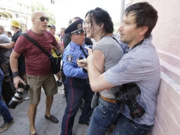 Луцькрада вимагає покарати винних у побиті журналістів у Києві