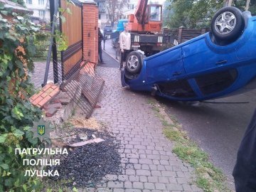 Внаслідок ДТП у Луцьку перевернувся автомобіль