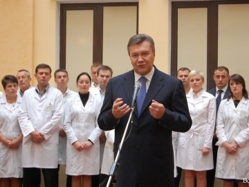 Януковича тішить, що негода не завадила йому потрапити до Луцька