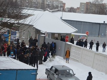 Блокування ВВшників у Луцьку: день другий. ФОТО