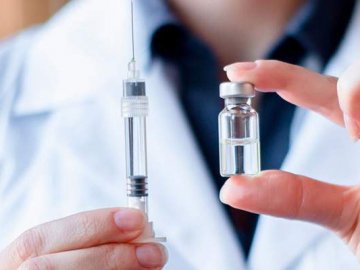 Українців застерігають від шахраїв, які пропонують вакцину проти коронавірусу
