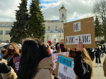 У Луцьку відбувся Марш жінок проти насильства. ФОТО