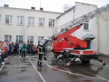 Володимир-Волинських учнів навчали пожежній безпеці. ФОТО