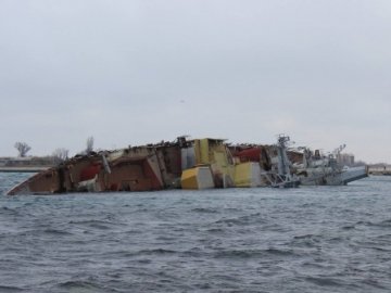 Опубліковали фото затопленого росіянами корабля