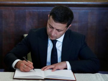 Зеленський підписав закон про оформлення документів для жителів ООС