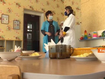 Каша з капустою і пісний борщ: чому дітям у садочку на Харківщині не дають м’яса