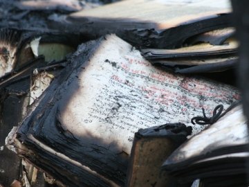 У центрі Луцька згоріла унікальна колекція книг. Власник підозрює підпал. ФОТО
