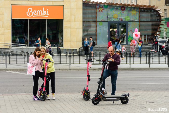 Електросамокати, сервіс оренди яких запрацював у Луцьку, зникнуть з вулиць міста 