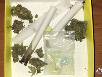 Кокаїн, амфетамін, марихуана: посадовця затримали на продажі наркотиків