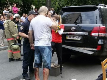 В центрі Києва підірвали джип з севастопольськими номерами