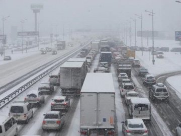 Через снігопади  у Києві обмежать рух транспорту
