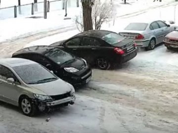 У Харкові через неправильно припарковану машину – 7 аварій