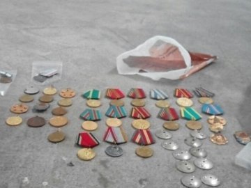 На «Ягодині» затримали колекцію медалей та орденів. ФОТО