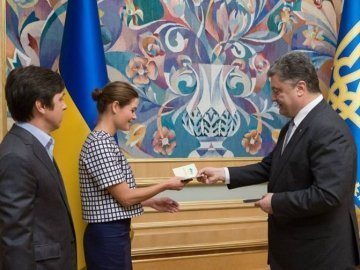 Російському журналісту та заступниці Саакашвілі видали українські паспорти