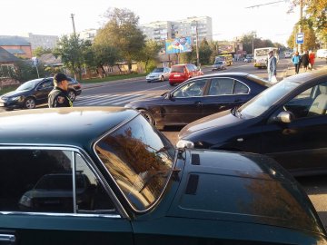 Аварія у Луцьку: не розминулися два легковики. ФОТО