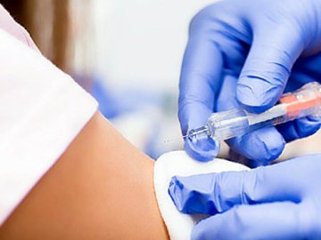 Повідомили, як волиняни можуть записатися на щеплення проти коронавірусу залишками доз вакцин