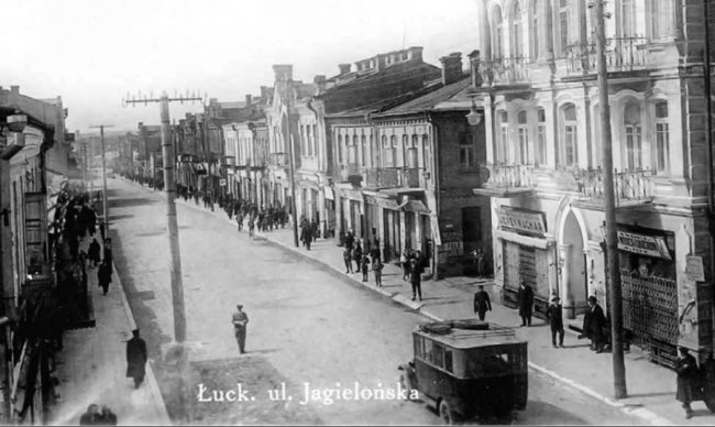 У Луцьку вулицею Лесі Українки майже 100 років тому їздив транспорт. РЕТРОФОТО