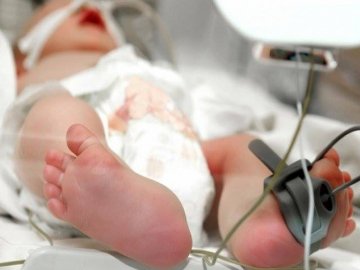Врятувати життя: луцькі медики транспортували важкохворе немовля до Києва