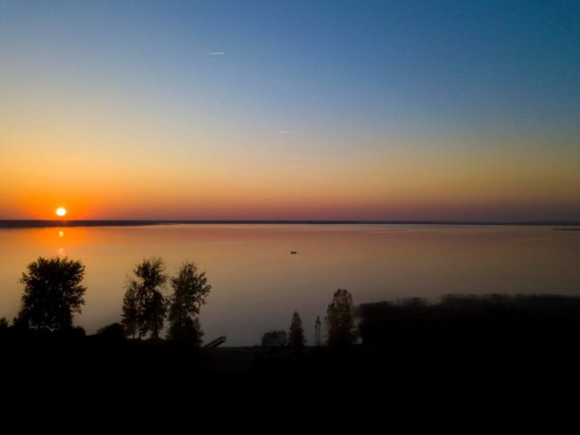 Волинянин поділився вражаючими світлинами озера Світязь