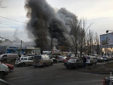 В Одесі горить ринок ФОТО^
