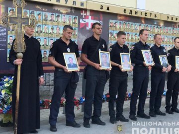 У Луцьку вшанували пам'ять загиблих правоохоронців. ФОТО