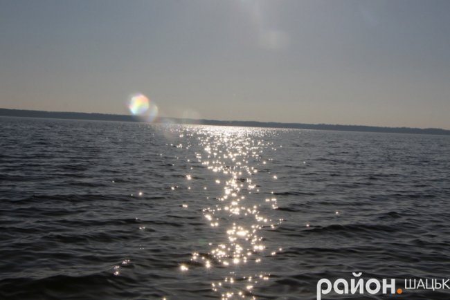 Сонячна осінь на волинському озері. ФОТО
