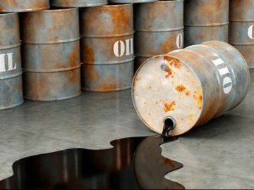 Нафта рекордно впала у ціні за останні чотири роки