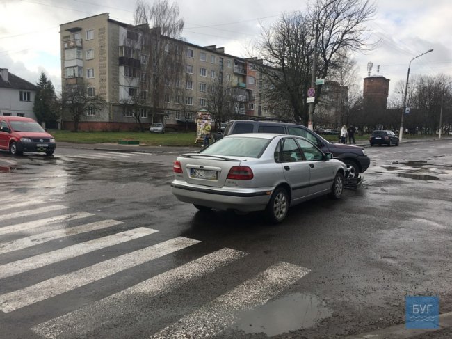 Аварія на Волині: позашляховик влупився у Volvo. ФОТО