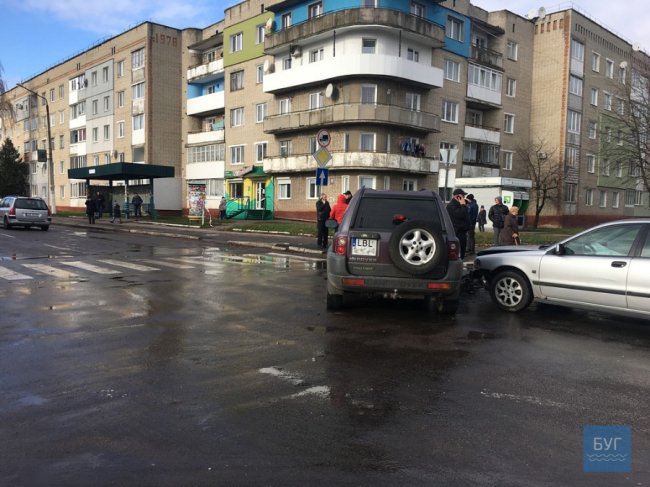 Аварія на Волині: позашляховик влупився у Volvo. ФОТО