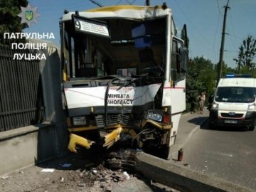 Слідчі назвали попередню причину аварії за участю маршрутки в Луцьку