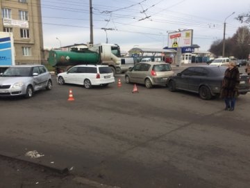 Аварія в Луцьку: біля автошколи не розминулися Skoda і Opel
