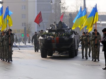 Прапори і червоні гвоздики: у Луцьку вшанували воїнів-афганців. ФОТО
