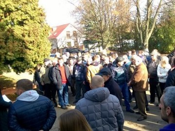 У Нововолинську мітингували проти закриття Центру ДАІ. ФОТО