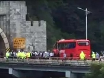 У Китаї автобус в'їхав у стіну: 36 загиблих