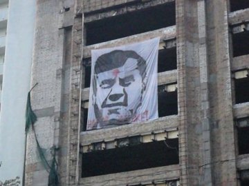 У Києві повісили «простріленого Януковича»