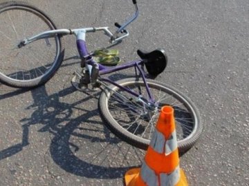 Аварія на Волині: автівка збила велосипедиста