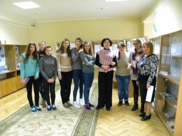 Волинські студенти відвідали Державний архів Волинської області. ФОТО
